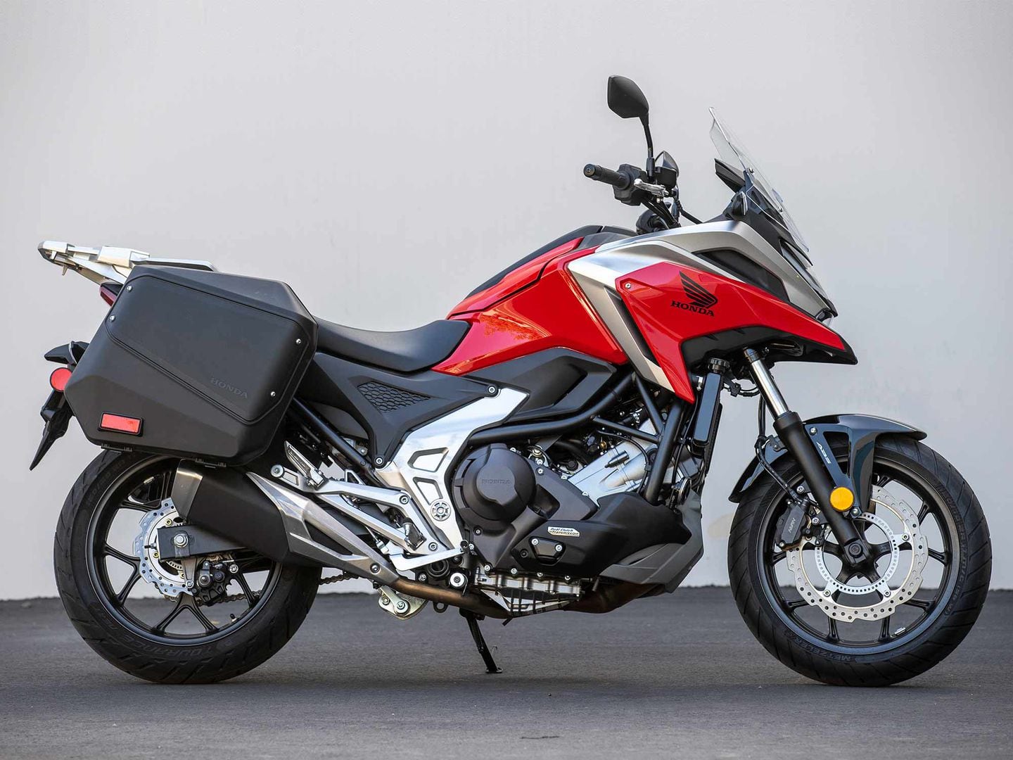 Honda Nc750x 2025 เรโทรสกู๊ตเตอร์ กับคอลเลกชันใหม่ สุดพรีเมียม