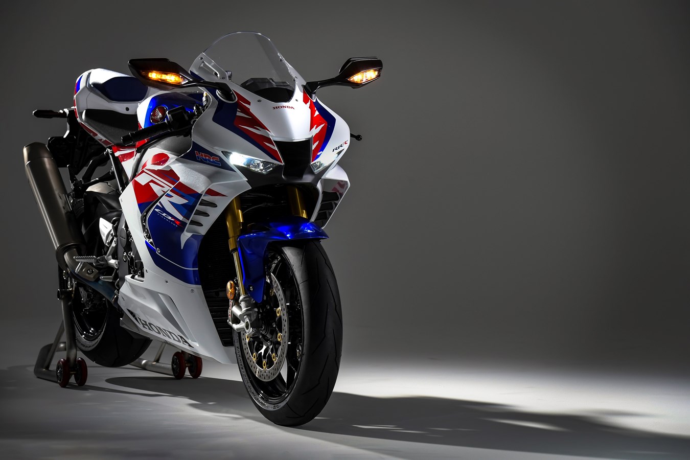 Honda Cbr1000rr-r Sp 2025 ปรับดีไซน์ใหม่ เครื่องใหม่ สเปคและราคา