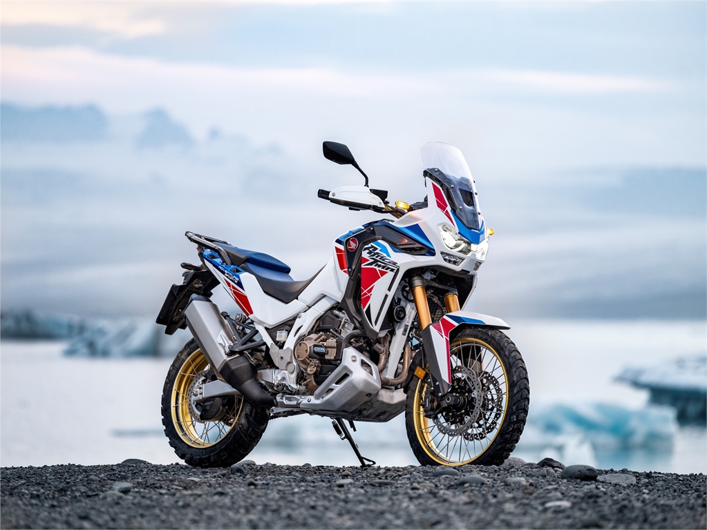 Honda Crf1100l Africa Twin Adventure Sports 2025 รูปโฉมใหม่แบบสีดำตัดฟ้า