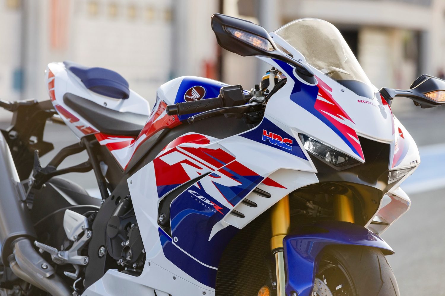 Honda Cbr1000rr-r Sp 2025 ปรับดีไซน์ใหม่ เครื่องใหม่ สเปคและราคา